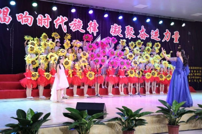 唱响时代旋律 凝聚奋进力量 ——献县青少年活动中心承办庆祝改革开放四十周年演唱会